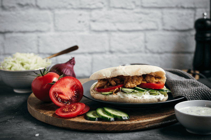 pita mit hähnchen gyros - chocolate &amp; clouds